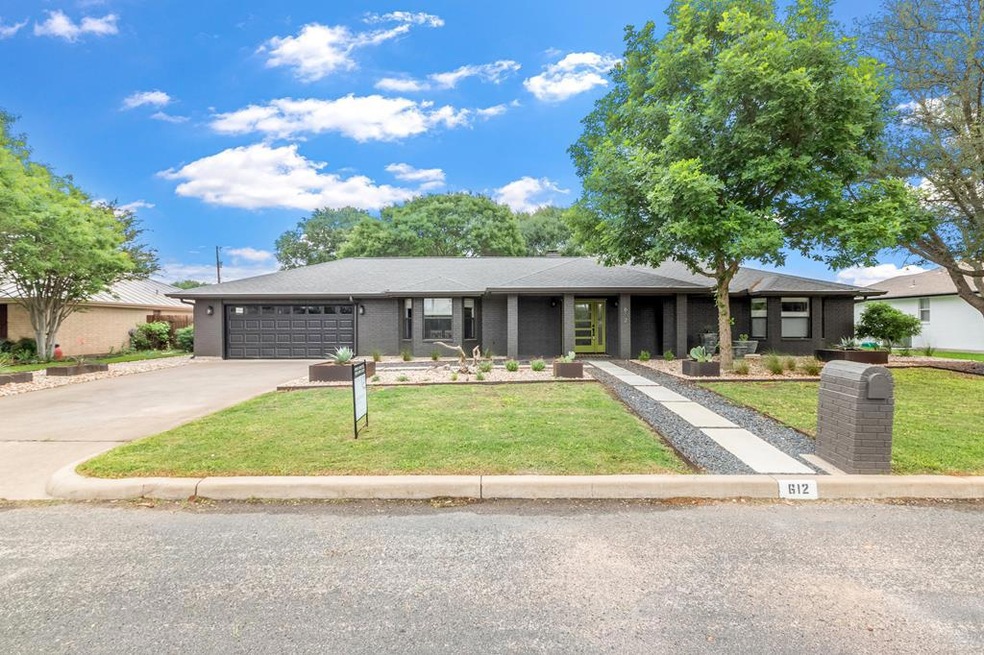 612 W Morse St, Fredericksburg, TX 78624 - photo 1