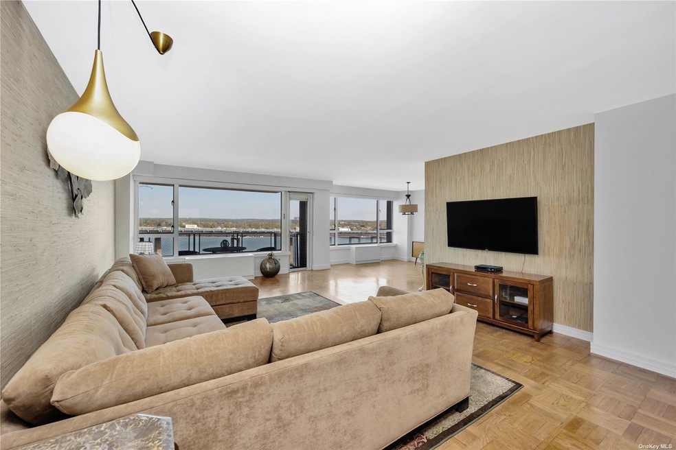 The Cryder House unit 15L, Whitestone, NY 11357 - photo 1