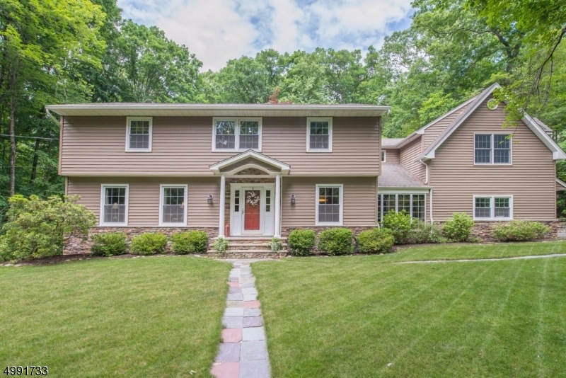 525 Pepperidge Tree Ln, Kinnelon, NJ 07405 - photo 1