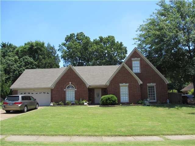 484 E Sanga Circle ~ Spacious brick home with grea