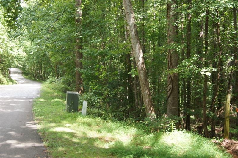 Quiet and private location inside the City of Dahl