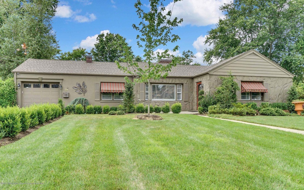 SPACIOUS 2 BEDROOM, 1 1/2 BATH RANCH