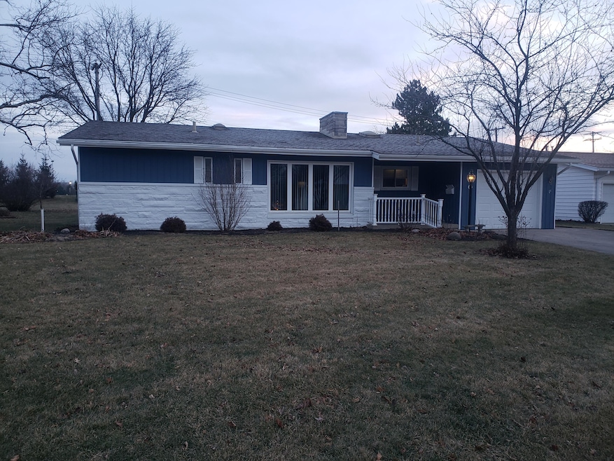 860 Hillcrest Dr, Saint Marys, OH 45885 - photo 1