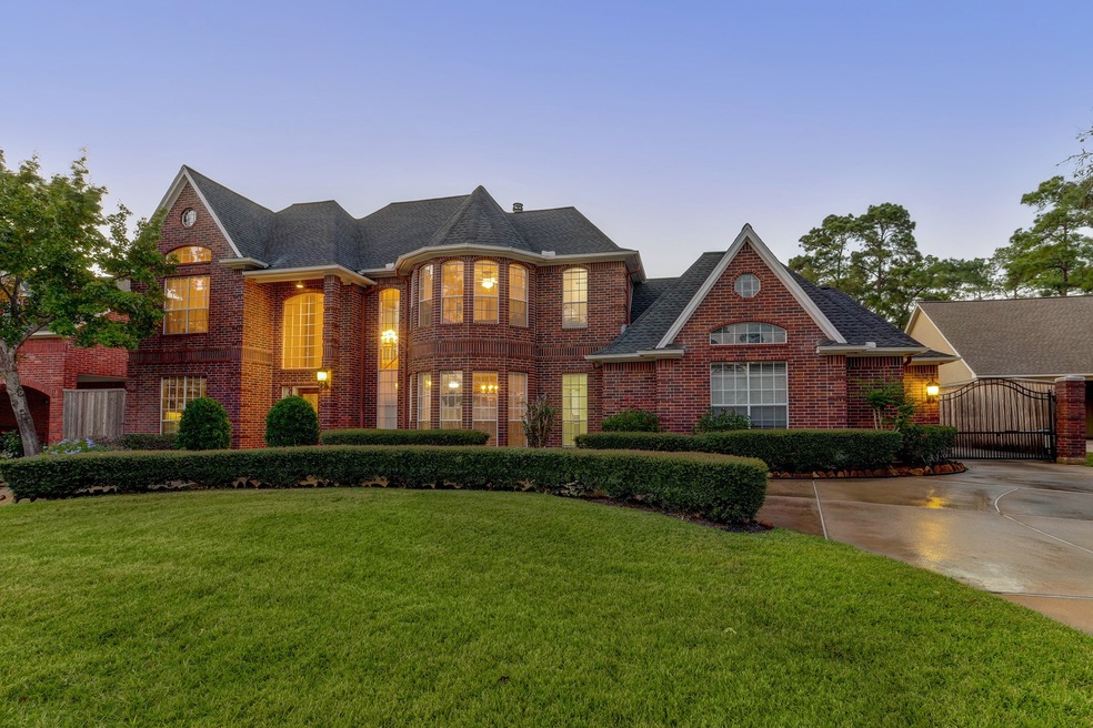 Gorgeous home on a cul de sac in Lakewood Oaks Estates!