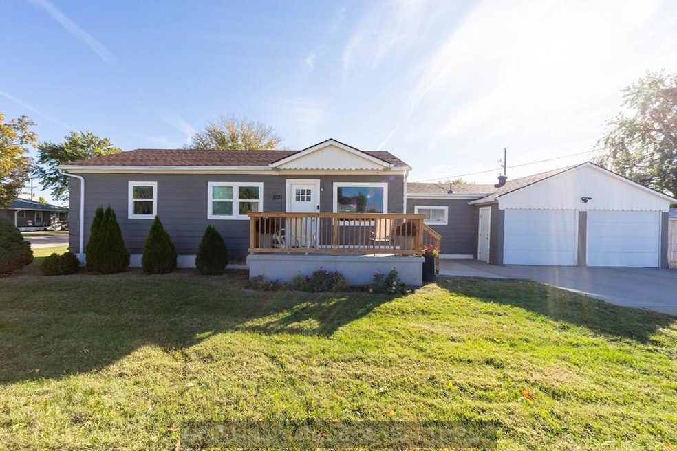 1021 N Alpha St, Grand Island, NE 68803 - photo 1