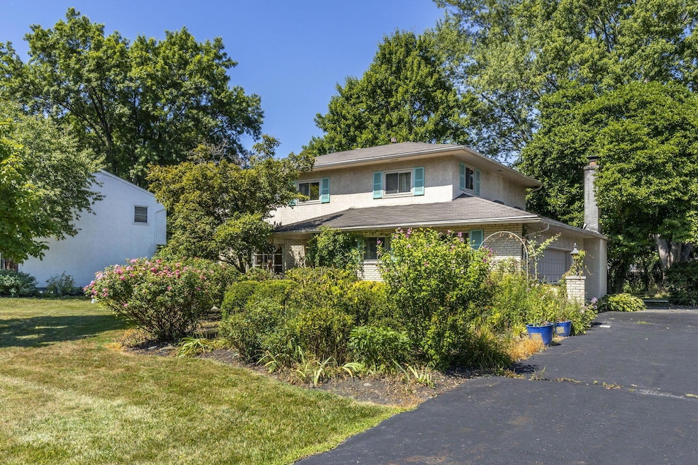 371 Cumberland Dr, Columbus, OH 43213 - photo 1