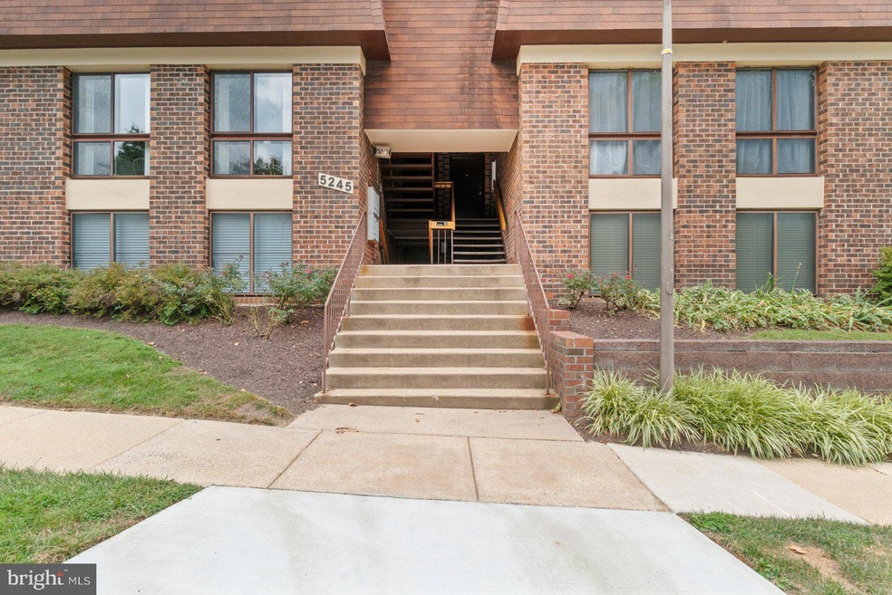5245 W Running Brook Rd unit U302, Columbia, MD 21044 - photo 1