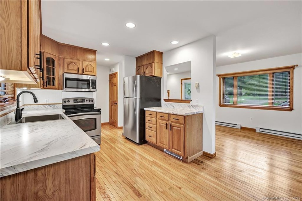 142 Walnut St unit 142, Monroe, CT 06468 - photo 1