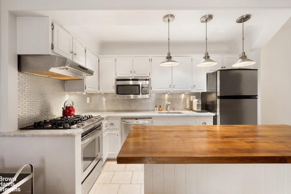 260 W 10th St unit 2E, New York, NY 10014 - photo 1