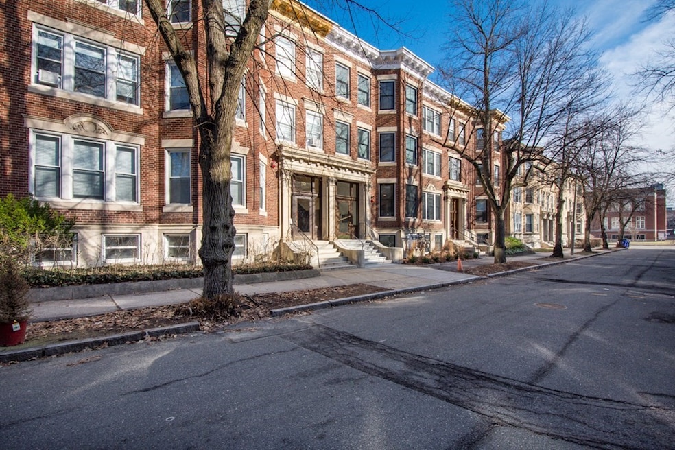 Sold $1,950,000 • Co-Listing Agent