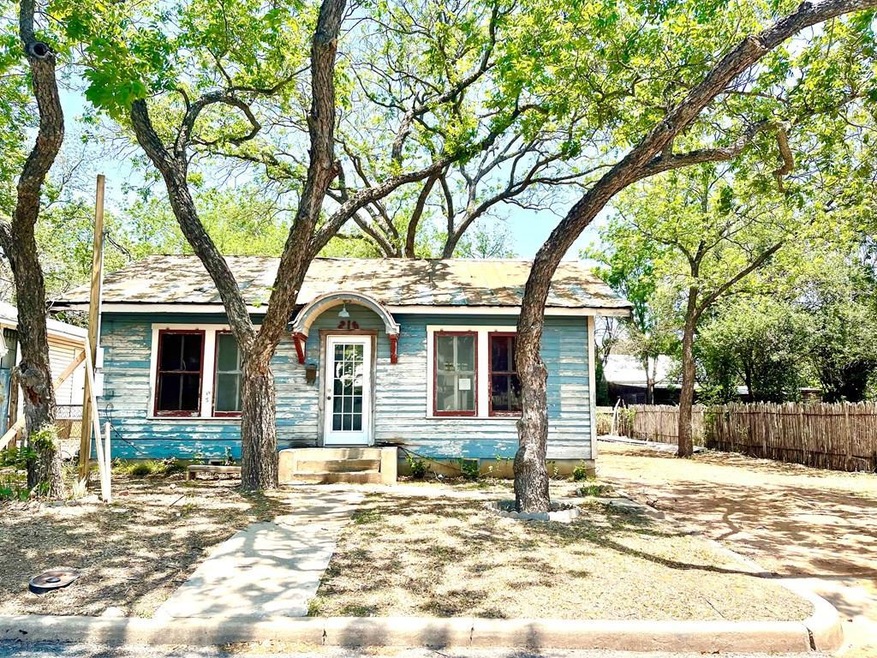 216 W Schubert St, Fredericksburg, TX 78624 - photo 1