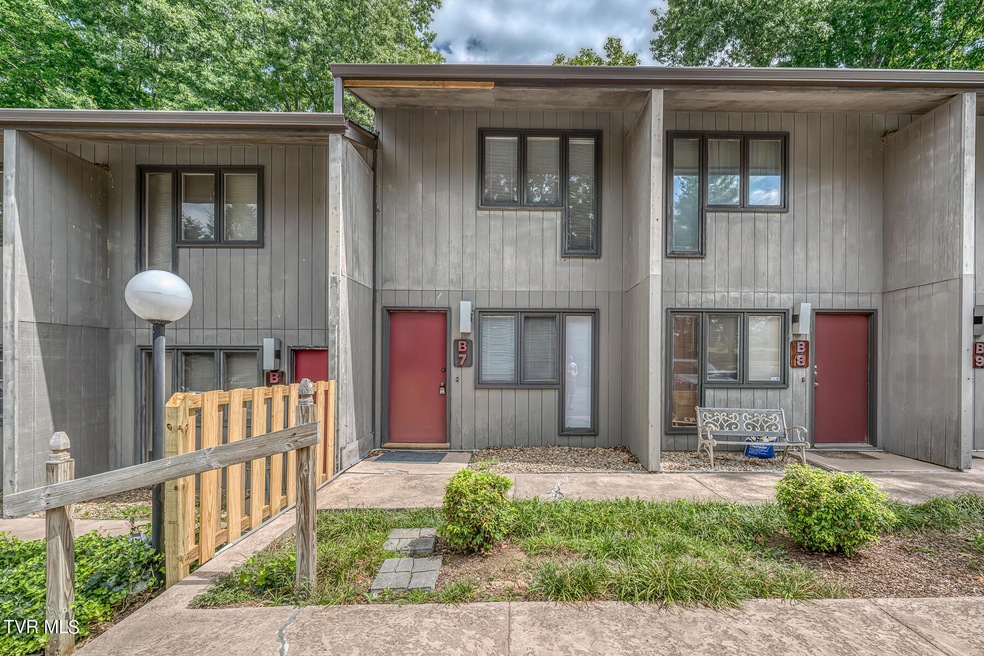 115 Beechnut Street, B7-1