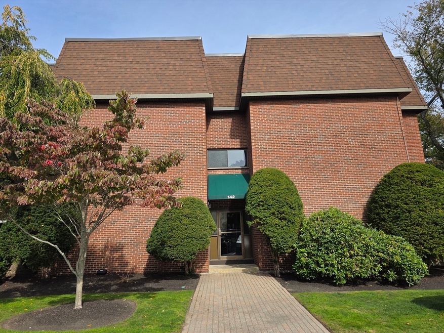 Pending $449,900 • Co-Listing Agent