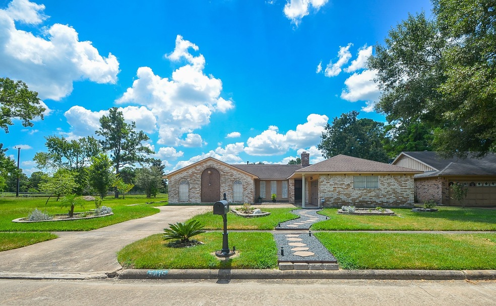 5415 Arncliffe Dr, Houston, TX 77088 - photo 1