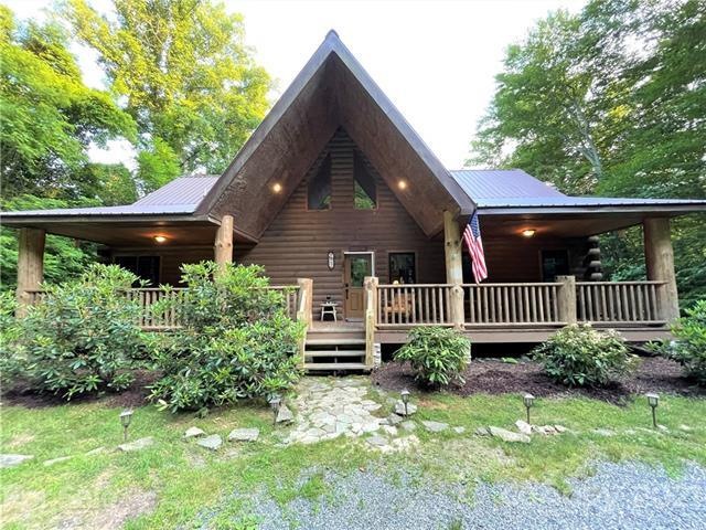 Custom Cabin on 28 acre mountain