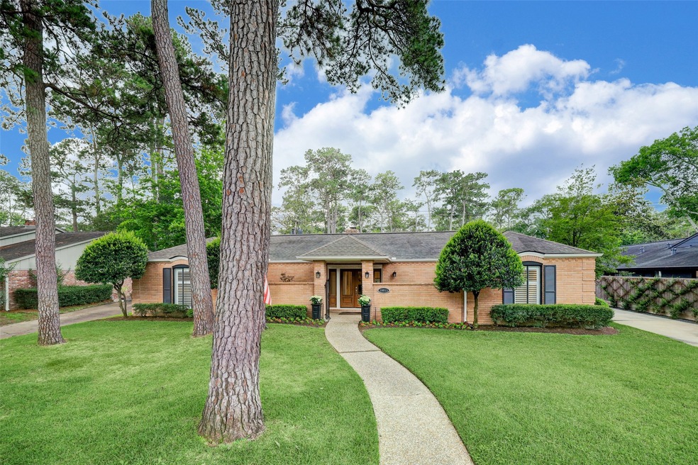 10011 Candlewood Dr, Houston, TX 77042 - photo 1