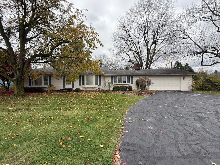 208 S Oak Rd, Plymouth, IN 46563 - photo 1