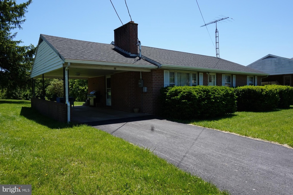 810 Jenny Wren Dr, Martinsburg, WV 25404 - photo 1