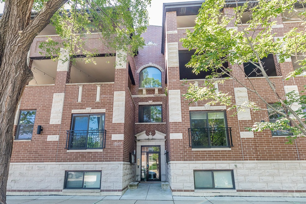 2921 W Glenlake Ave unit 4E, Chicago, IL 60659 - photo 1