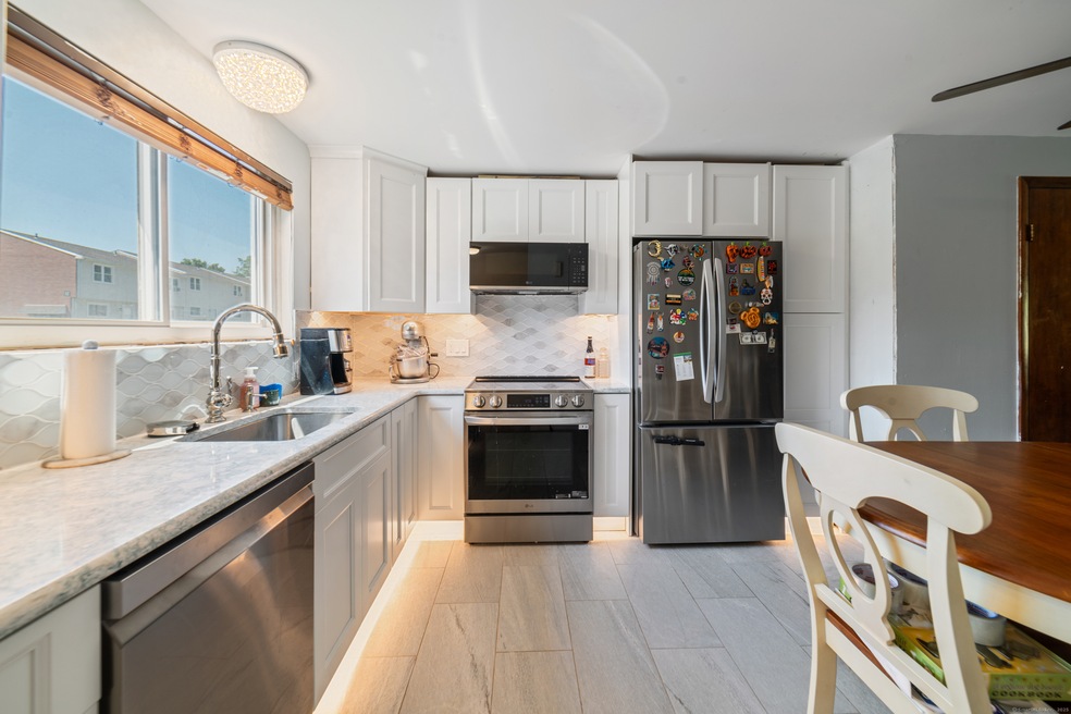 1081 New Haven Rd unit 14A, Naugatuck, CT 06770 - photo 1