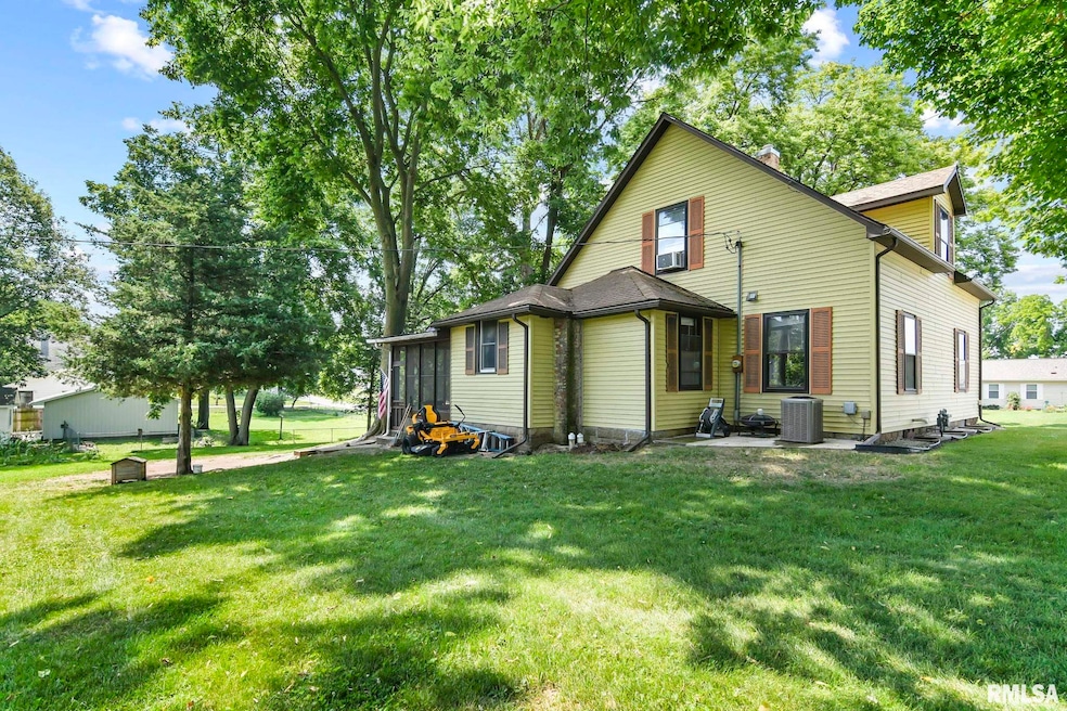 381 W Hardin St, Virginia, IL 62691 - photo 1