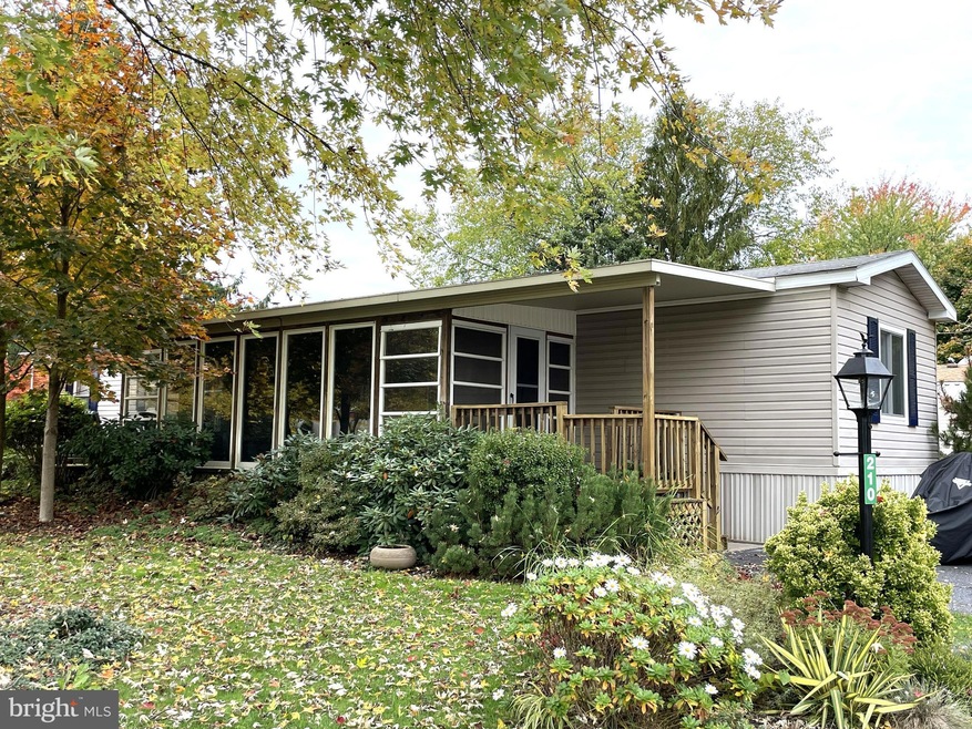 210 Holly Dr, Mount Wolf, PA 17347 - photo 1