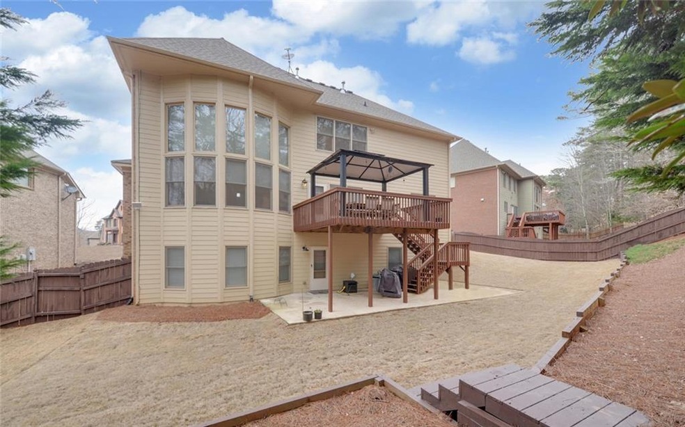 Rear View of Home; 2 Story Family Curved Window*3 