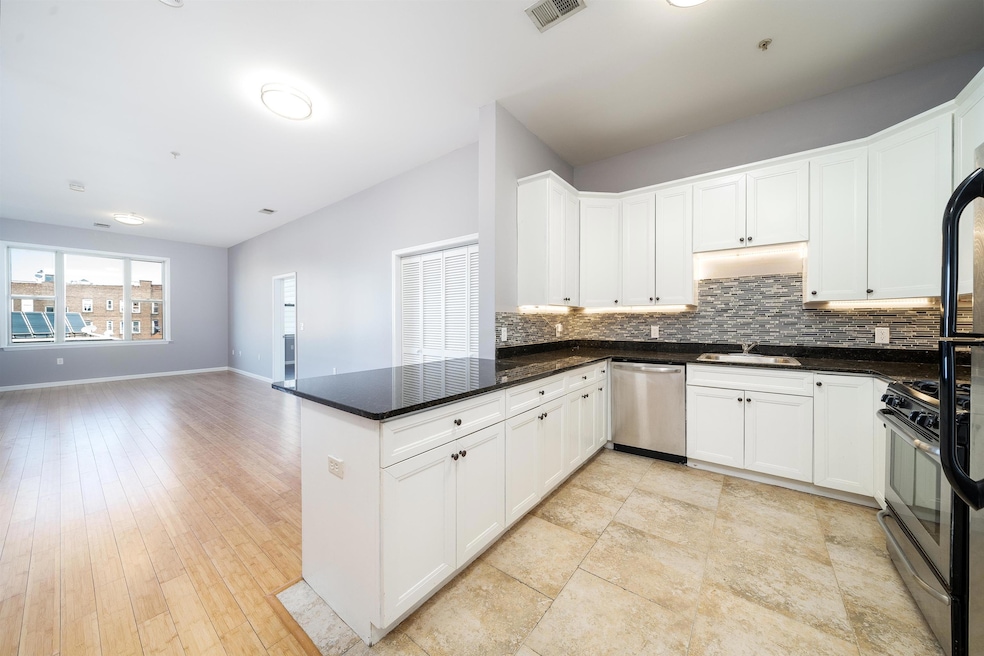 5005 Palisade Ave unit 309, West New York, NJ 07093 - photo 1