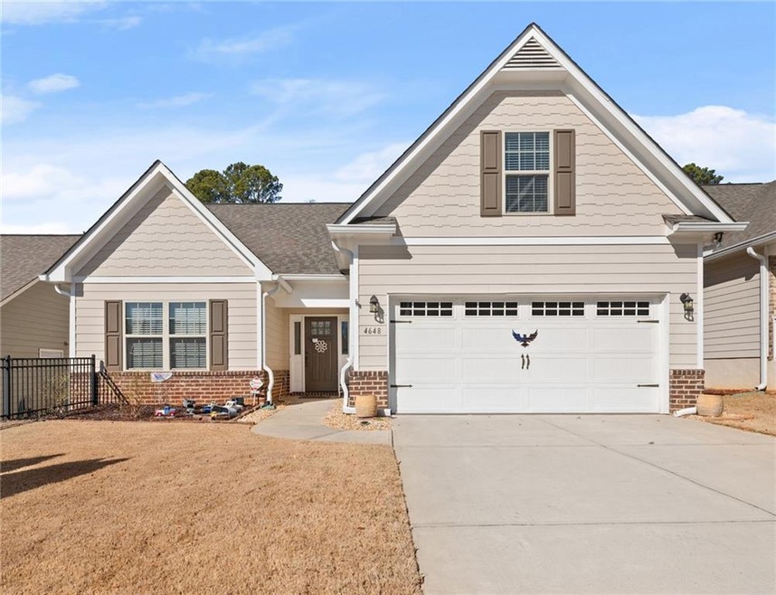 Craftsman house with a garage
