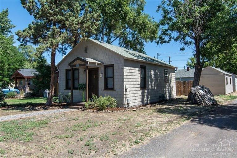 130 NW 2nd St, Redmond, OR 97756 - photo 1