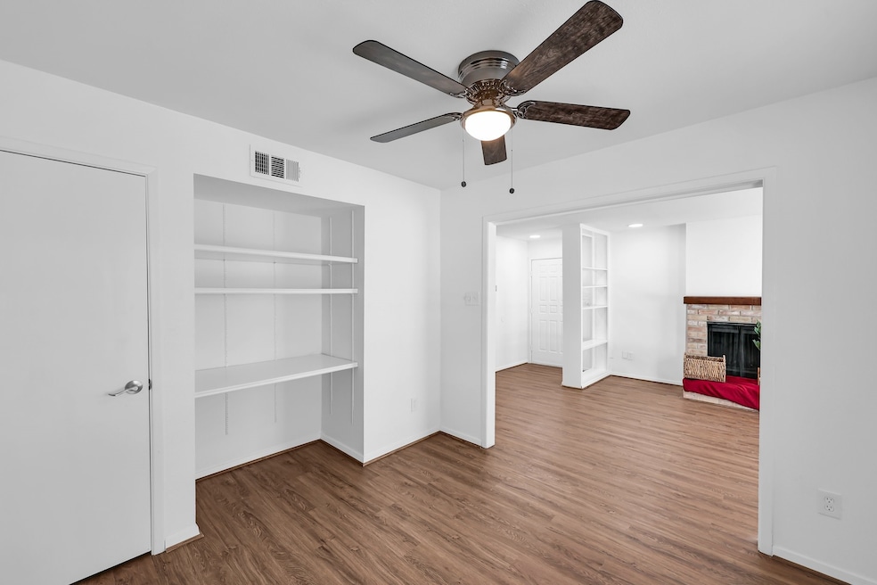 2100 Wilcrest Dr unit 203, Houston, TX 77042 - photo 1