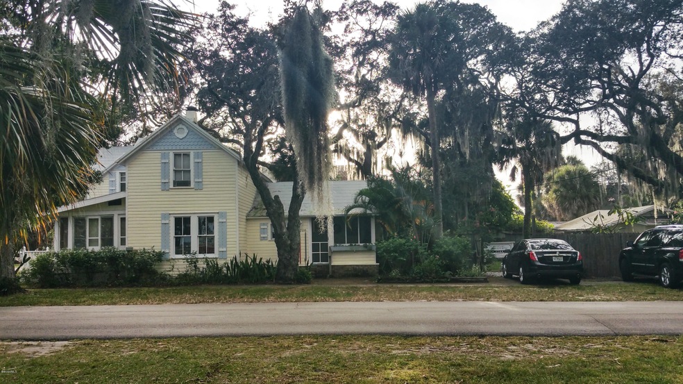 View 1 east side of home on Riverview Dr