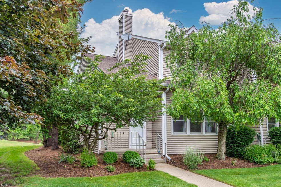 519 Faulkner Dr, Hackettstown, NJ 07840 - photo 1