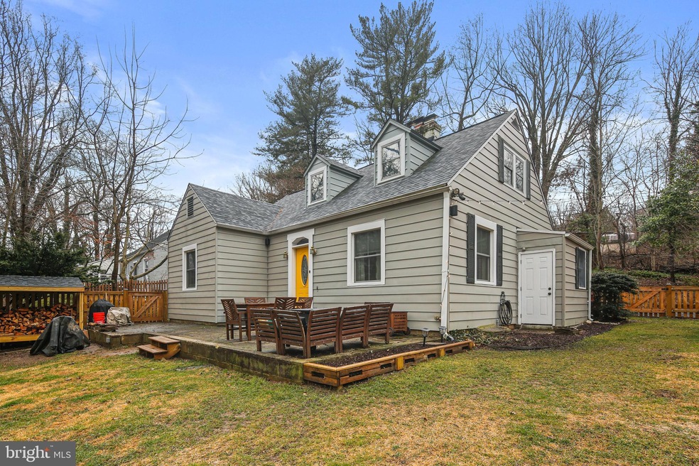 1611 W Rogers Ave, Baltimore, MD 21209 - photo 1