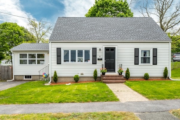8 Laurel St, Peabody, MA 01960 - photo 1