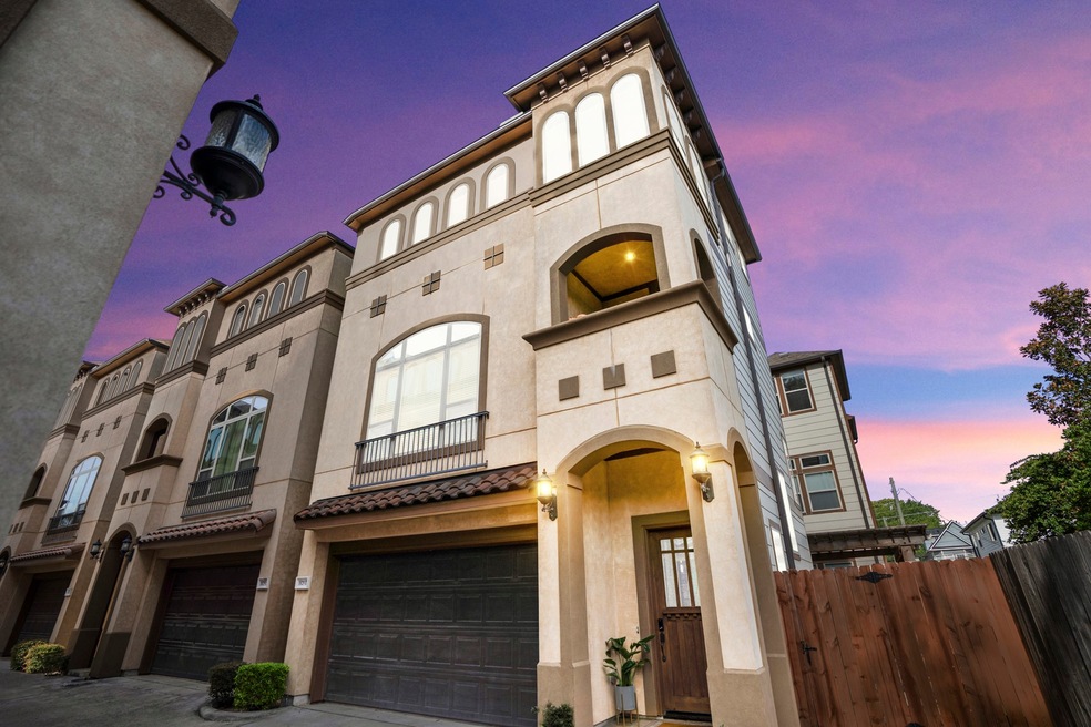 Welcome home to 1029 W 21st Street #D!