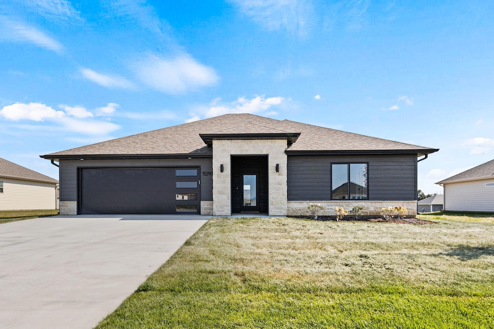 1-web-or-mls-15310-regiment-dr