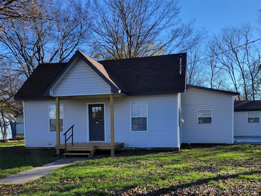 511 S State St, Wagoner, OK 74467 - photo 1