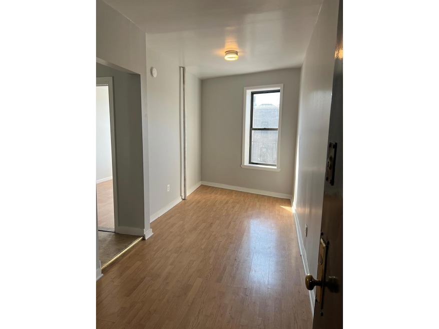 2408 Cambreleng Ave unit 13, Belmont, NY 10458 - photo 1