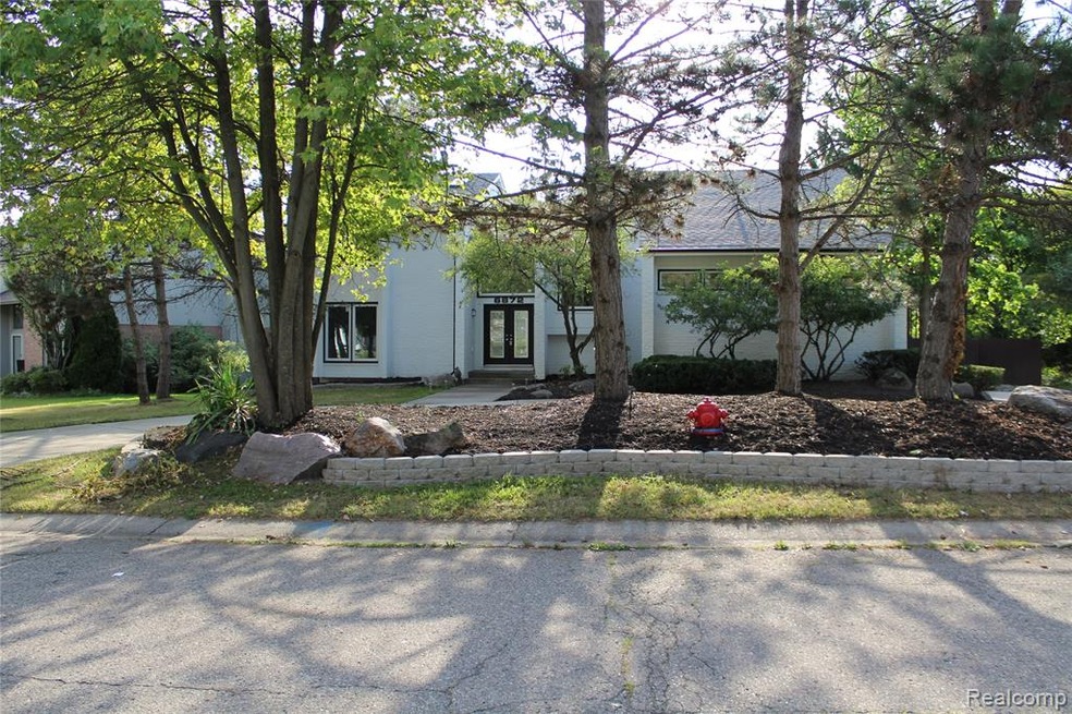 6872 Arlington Dr, West Bloomfield, MI 48322 - photo 1