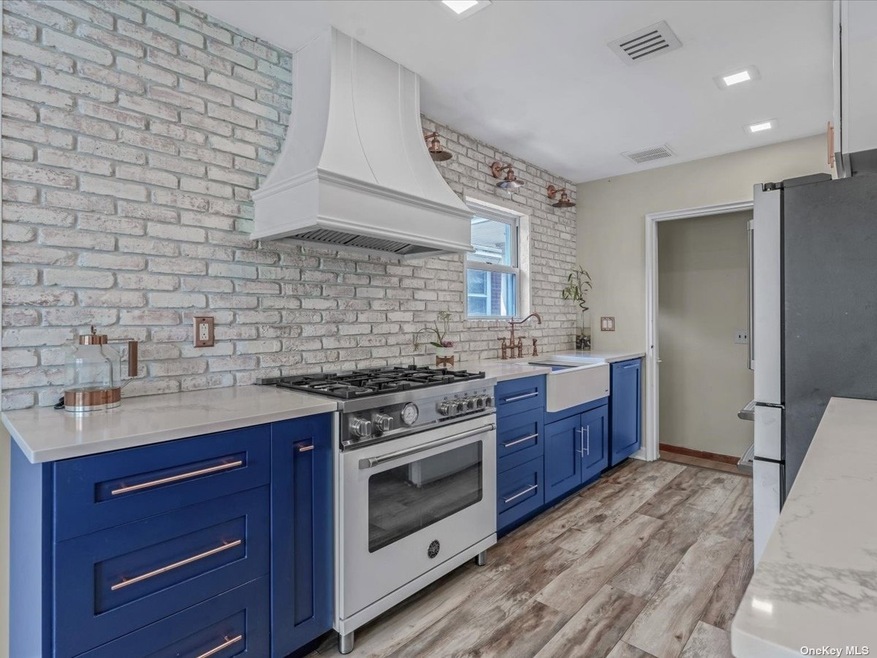 28-04 Murray St, Flushing, NY 11354 - photo 1