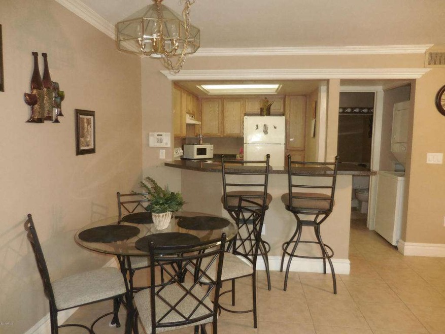 View to dining & breakfast bar
