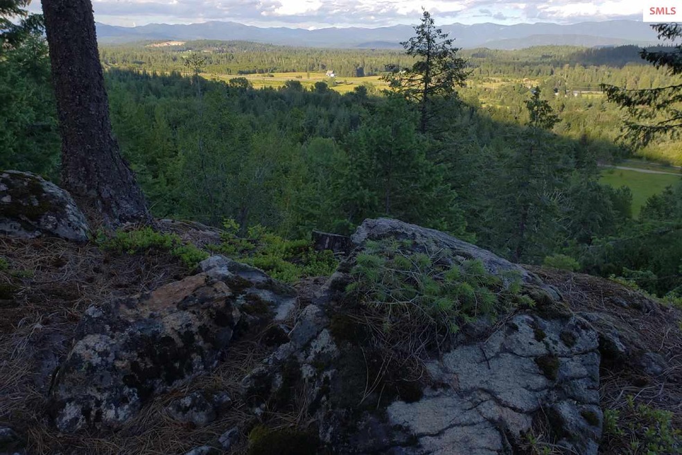 Granite outcroppings make a perfect place from whi