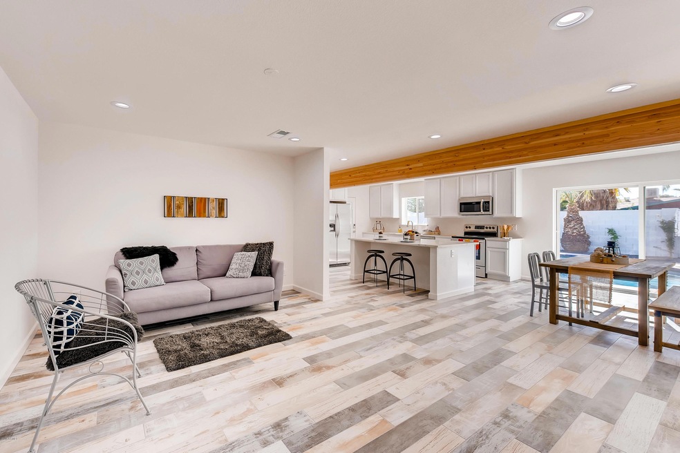 2313 W De-004-15-Living Ro-MLS_Size