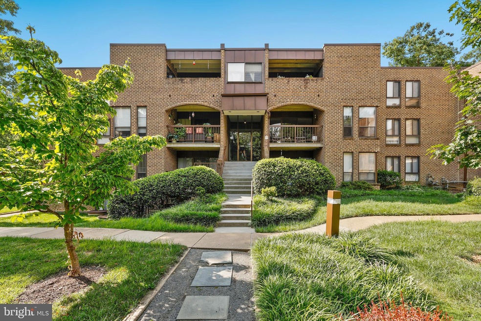 11212 Chestnut Grove Square unit 316, Reston, VA 20190 - photo 1