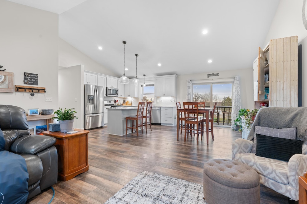 963 Golfview Ave, Zumbrota, MN 55992 - photo 1