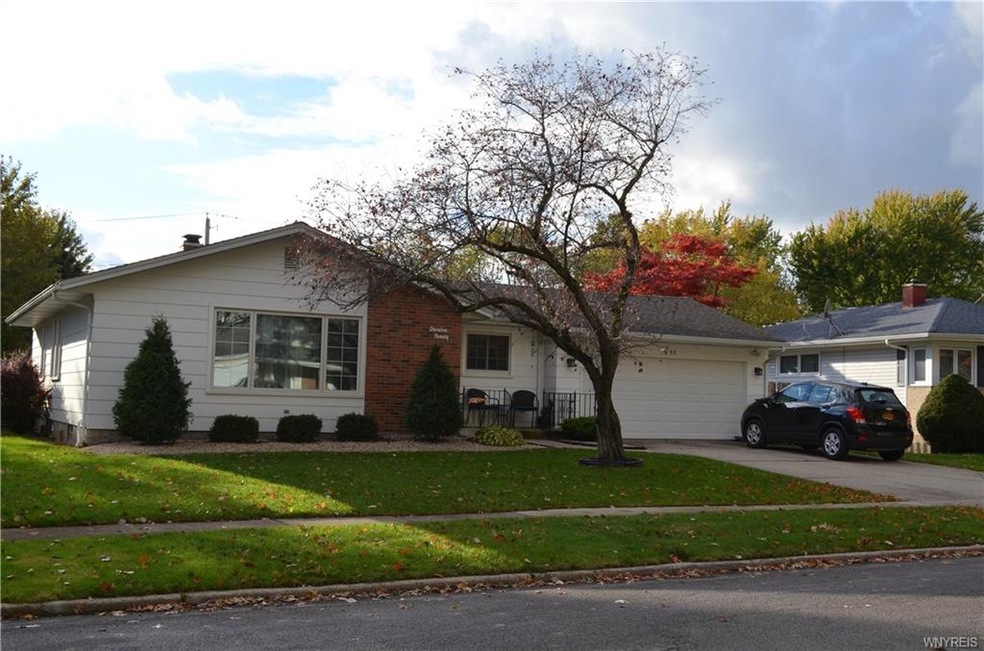 1290 Greenbrier Ln, North Tonawanda, NY 14120 - photo 1