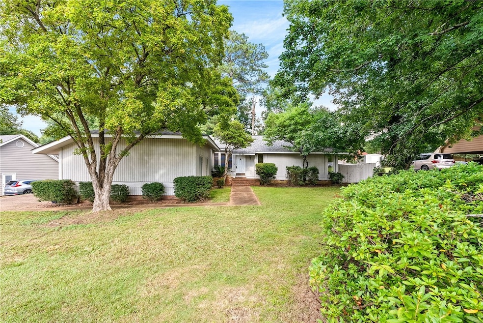 1144 E University Dr, Auburn, AL 36830 - photo 1