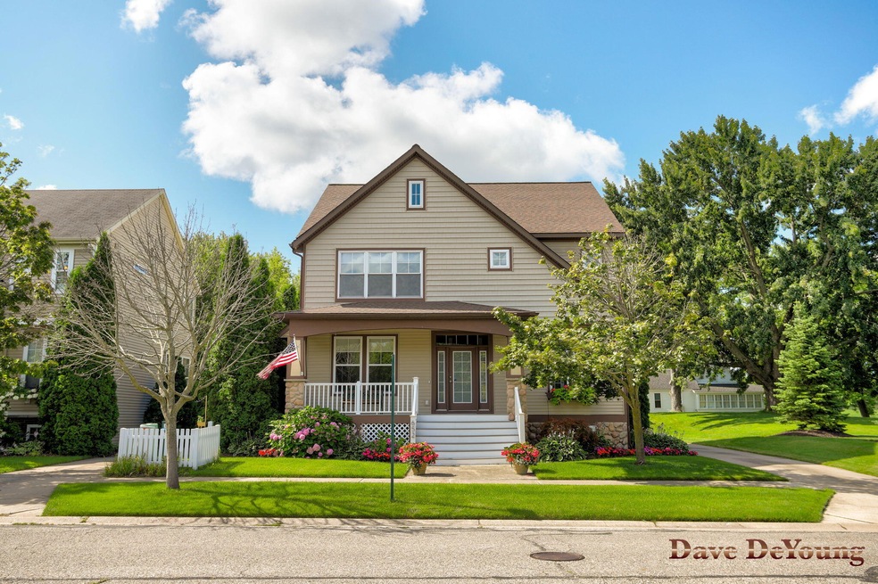 19-web-or-mls-652-cedar-square-st