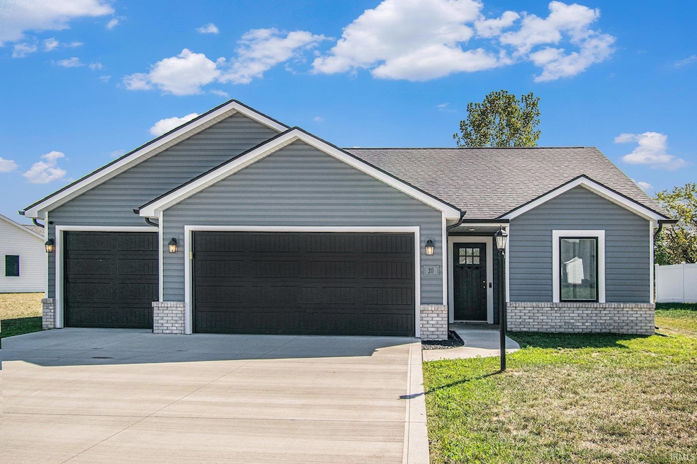 217 W Longfellow Blvd, Columbia City, IN 46725 - photo 1